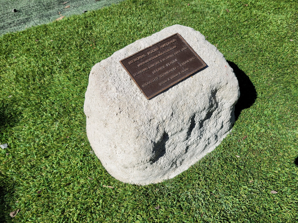 Memorial Rock Urn 1863 Medium White