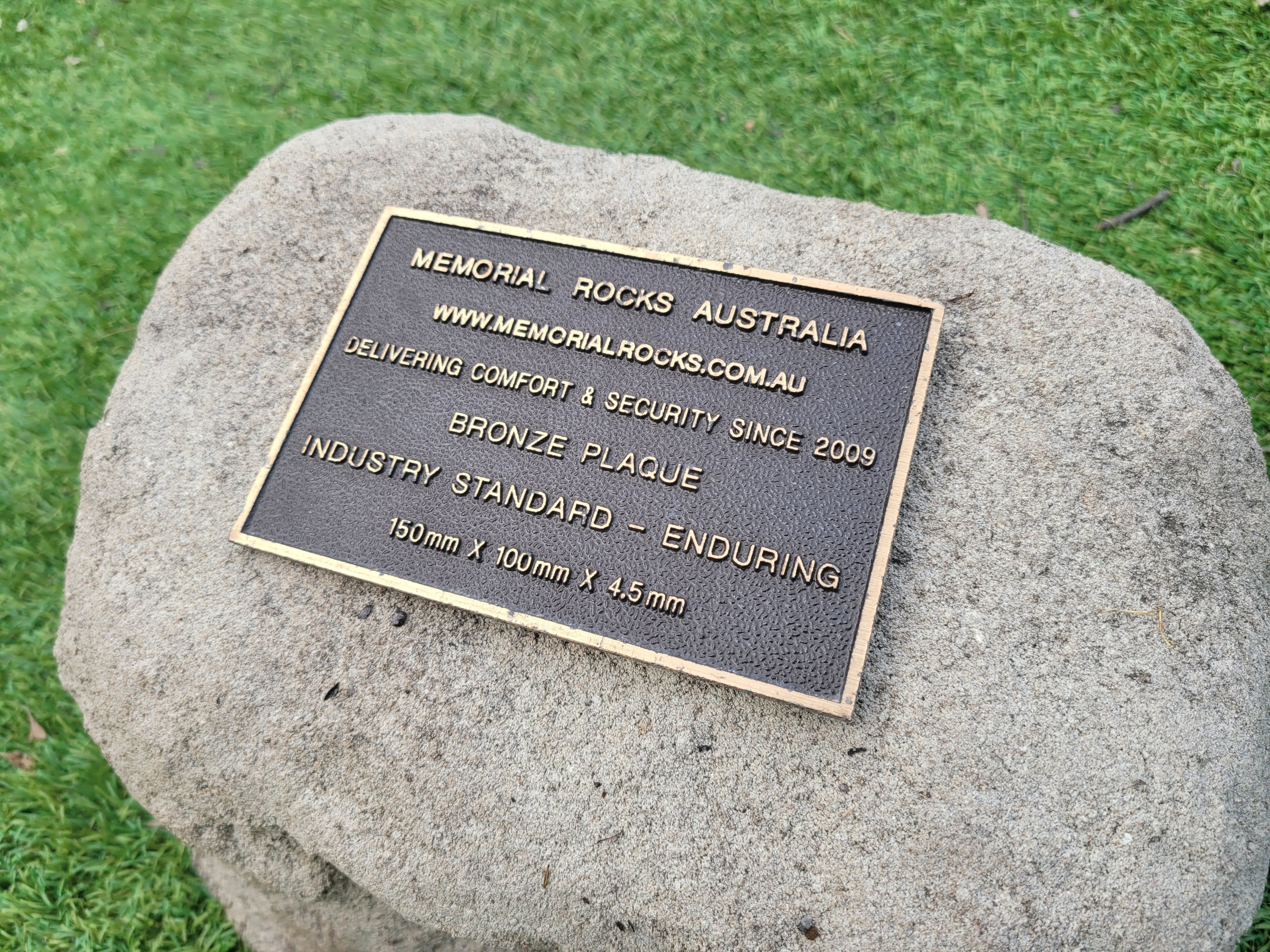 Memorial Rock Urn 1896 Regular Natural Riversand
