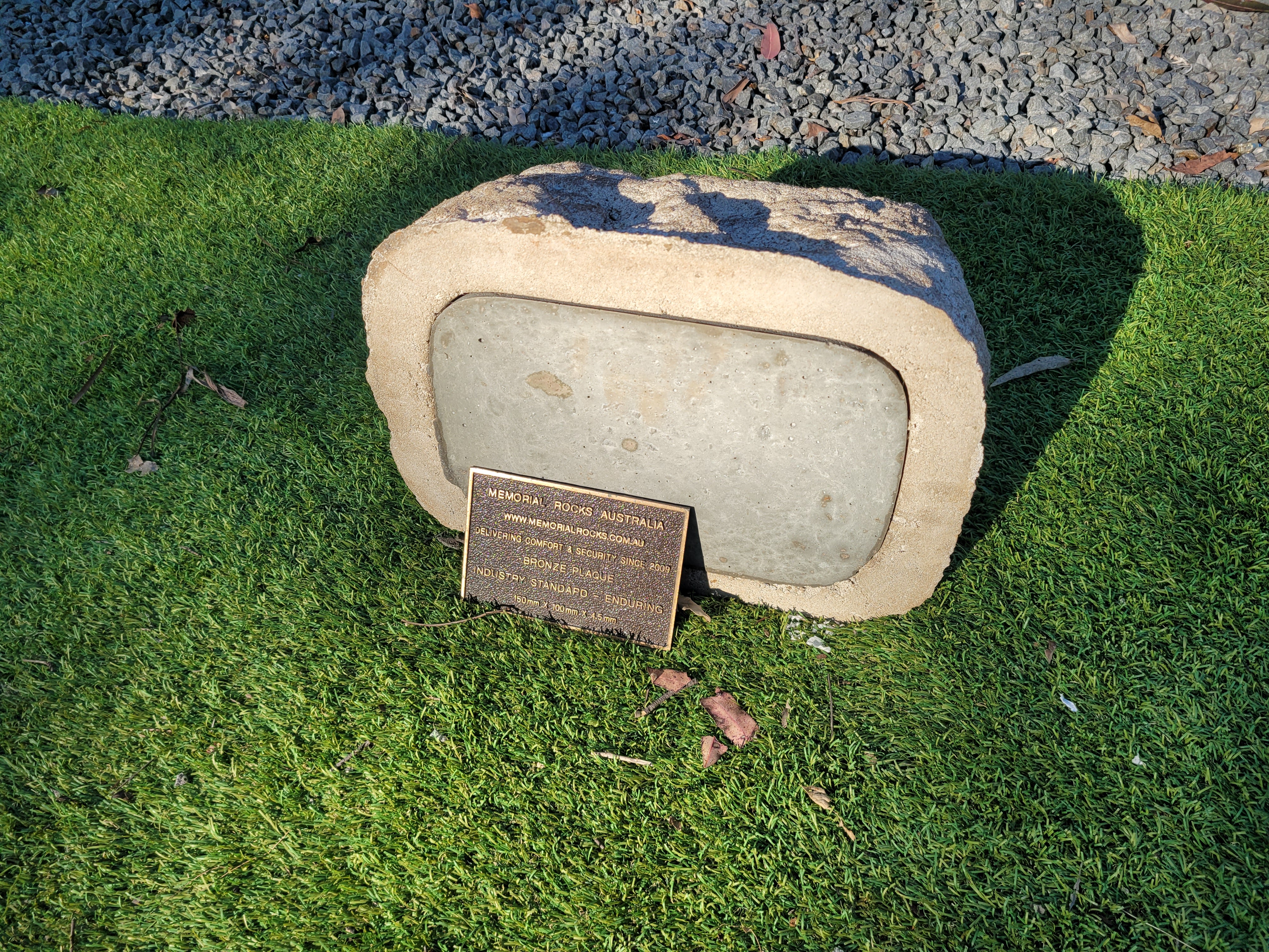 Memorial Rock Urn 1907 Regular Natural Riversand