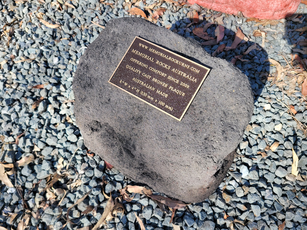 Memorial Rock Urn 1915 Medium Black / Charcoal