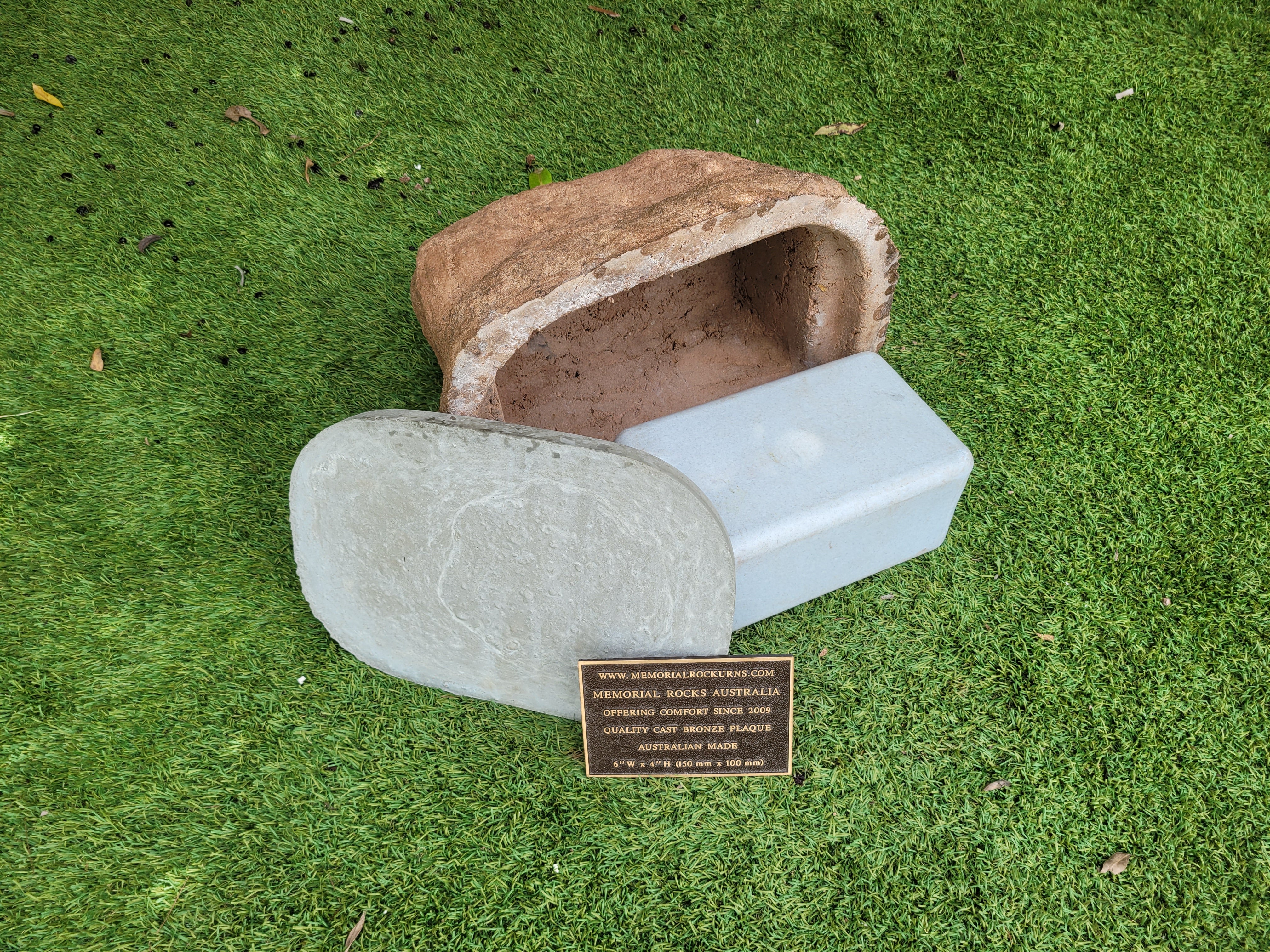 Memorial Rock Urn 2052 Medium Brown