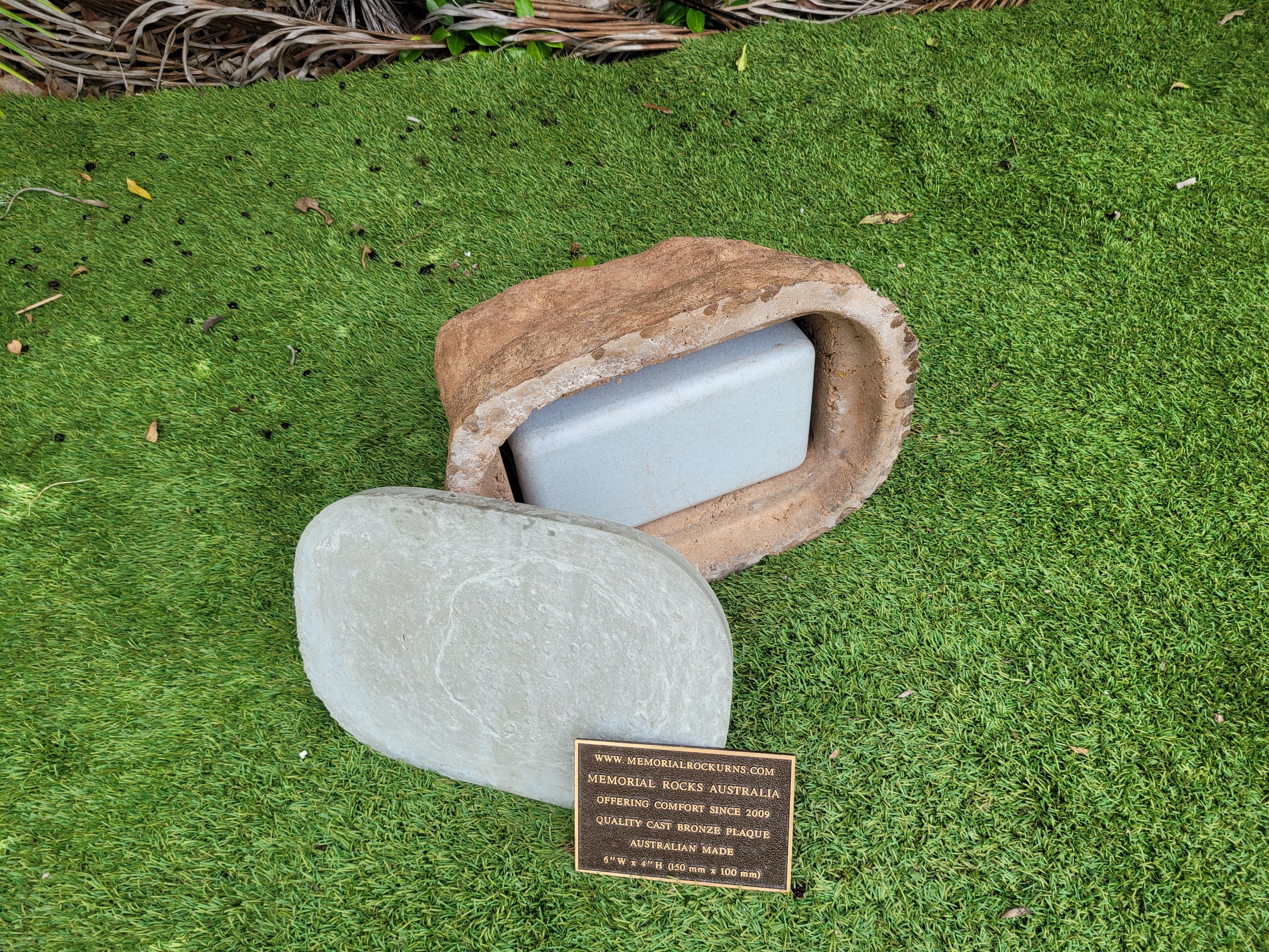Memorial Rock Urn 2052 Medium Brown