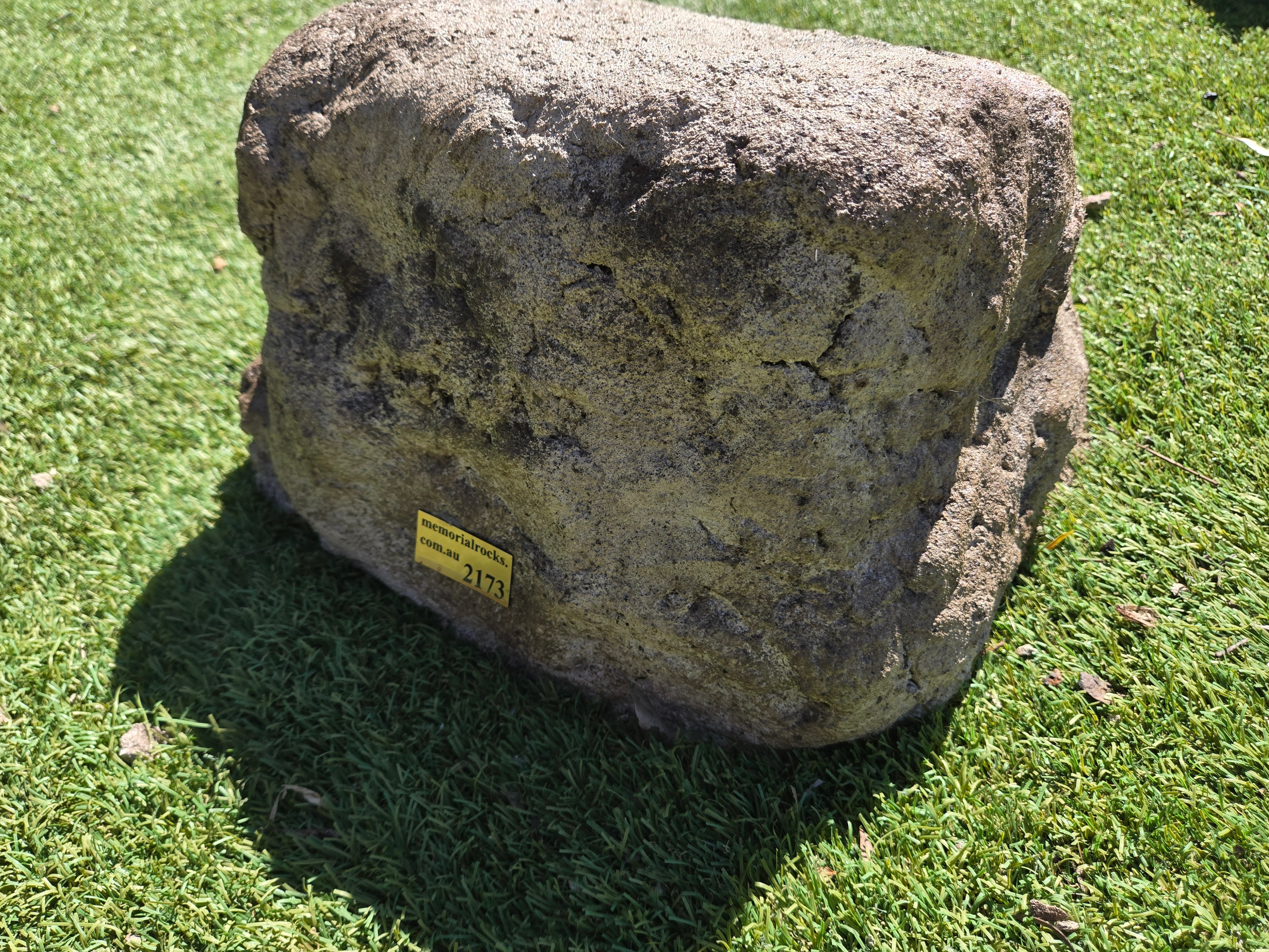 Memorial Rock Urn 2173 Medium Natural Riversand